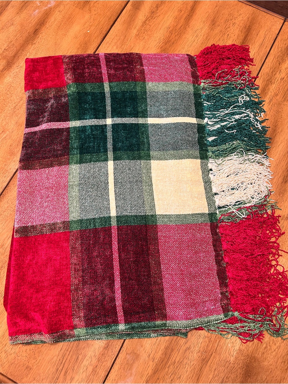 Holiday Plaid Fringe Throw Blanket in Red, Green, Cream - Unbranded. 50”x64”
